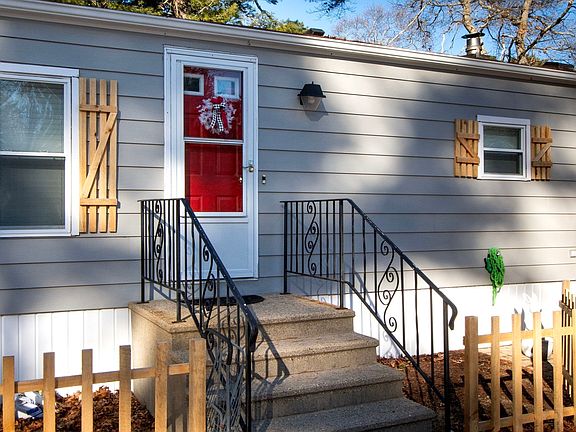 2nd image of 6 Torrey Ln