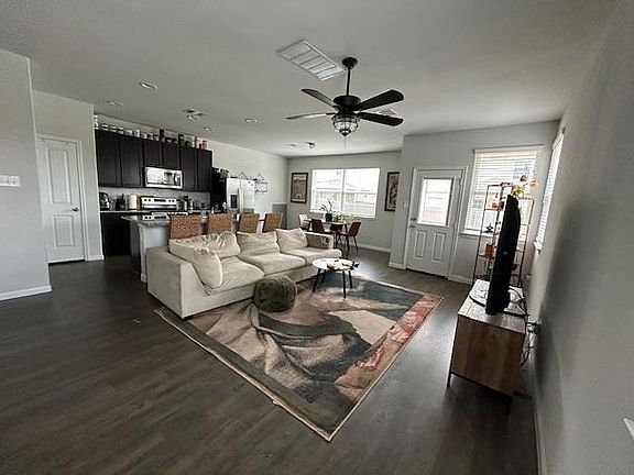 3rd image of 966 Marquis Dr