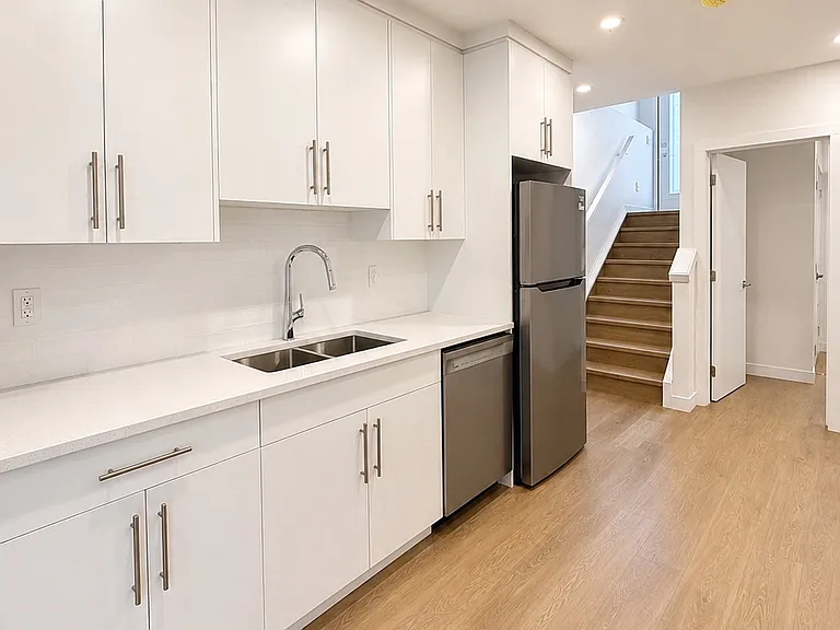 2858 Grant Cres SW #2856-R — Photo 1