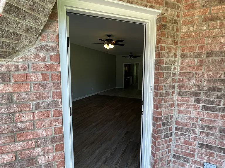 421 W Thomas St — Photo 33