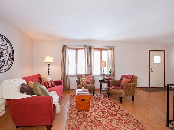 3rd image of 2244 Cowern Pl E