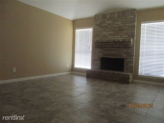 618618_Family Room