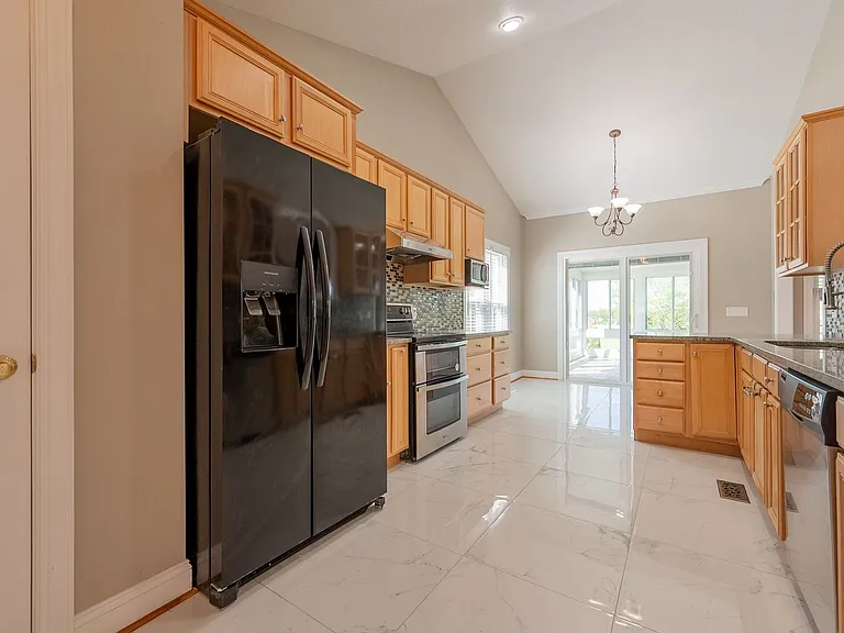 1701 Stratford View Dr — Photo 14