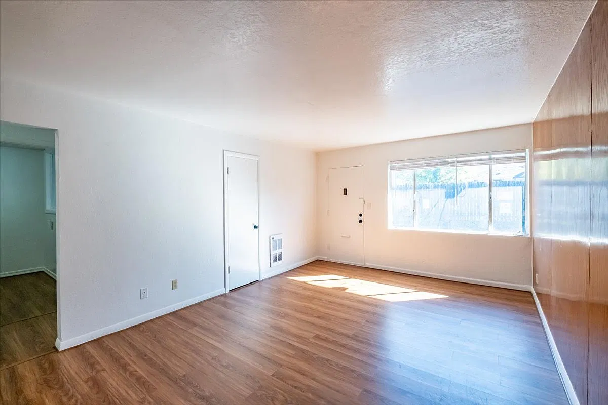 1744 Center St NE — Photo 1