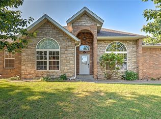 306 Camelot, Rogers, AR 72756