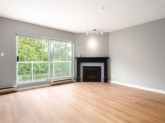 2nd image of 431 E 44th Ave #302