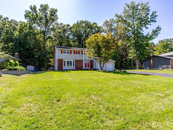 4th image of 14 Woodmere Rd