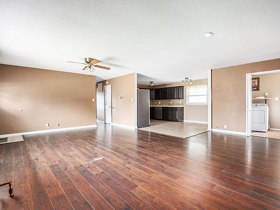5th image of 2801 W Brookfield Dr