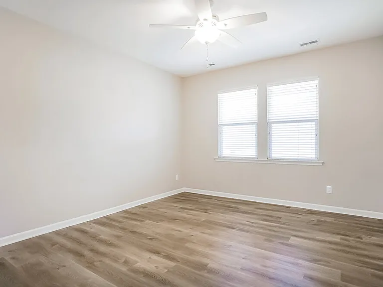1029 Avondale Dr — Photo 9