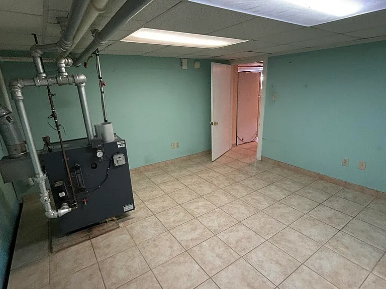 830 Brook St — Photo 28