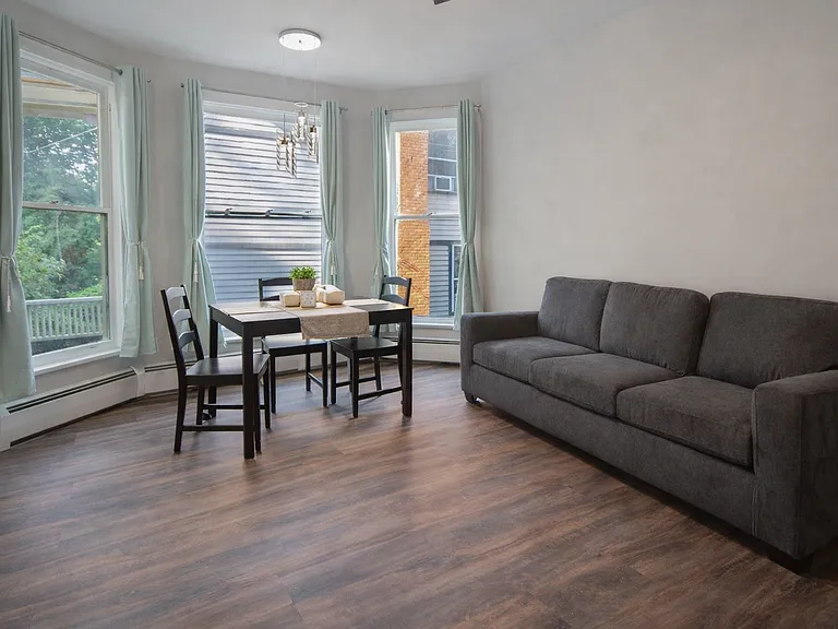 404 University Ave — Photo 100