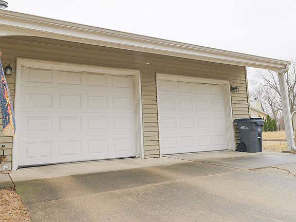 4th image of 3309 Hillcrest Dr