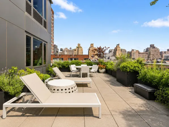 305 West 16th Street image 1 of 27