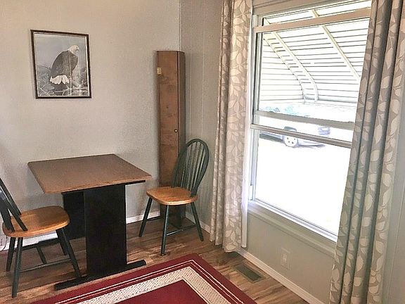 5th image of 2711 Echo Ln