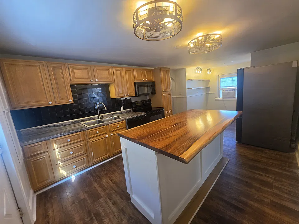 62 Andrews Ave #2