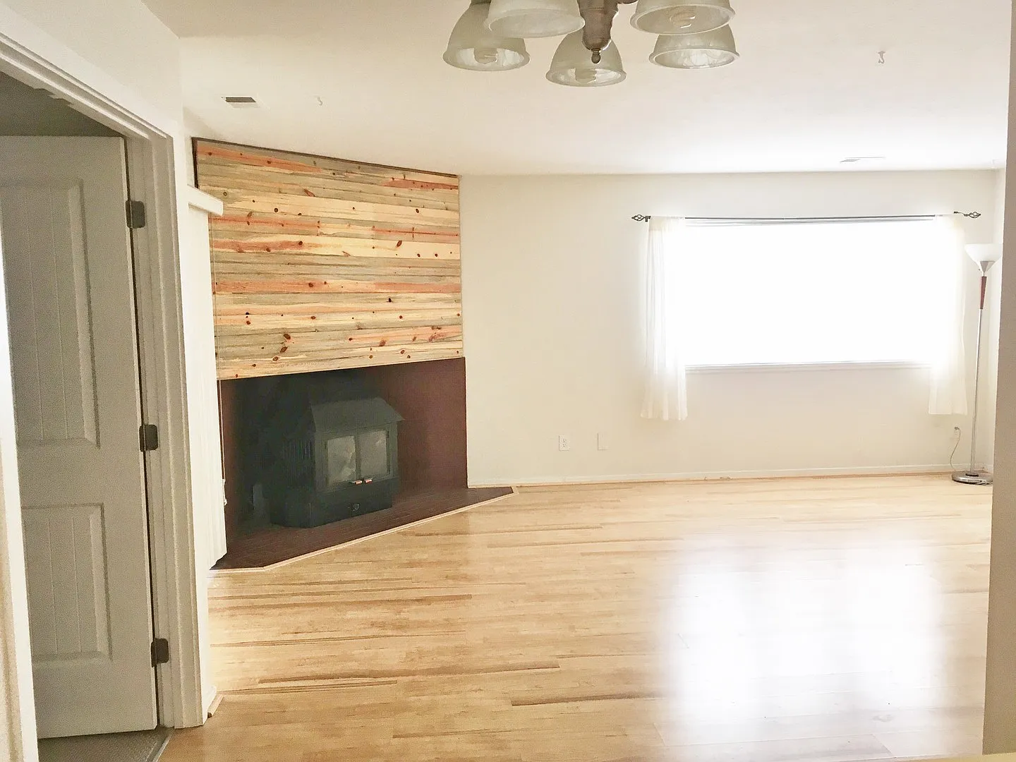 Perfectly Located 2 Bed/1.75 Bath Condo - Available Aug. 2026! — Photo 2