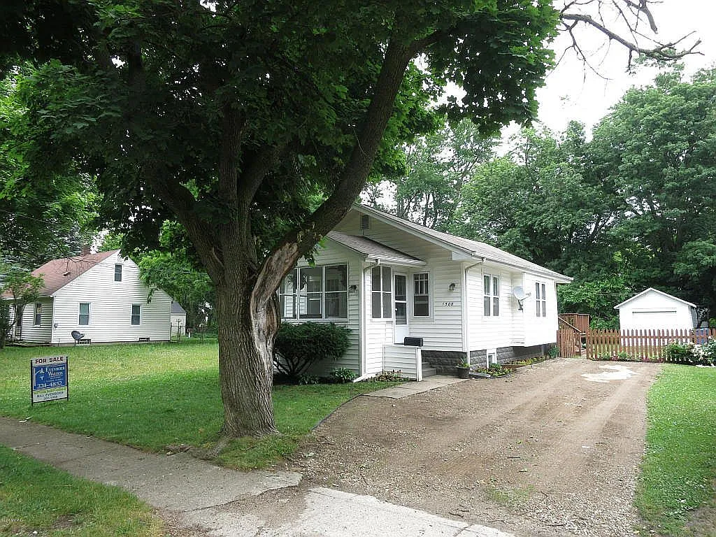1508 Woodrow Dr photo 1
