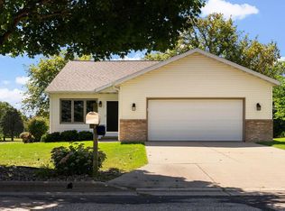 1707 Sapphire Way, Sun Prairie, WI 53590