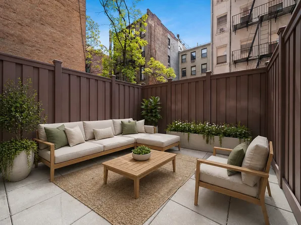 200 East 27th Street image 1 of 12