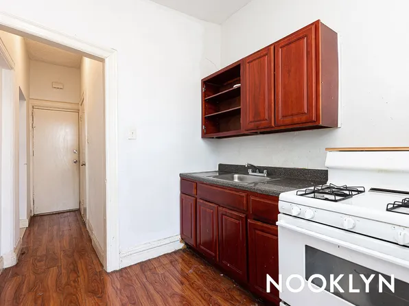 207 Kosciusko Street image 1 of 10