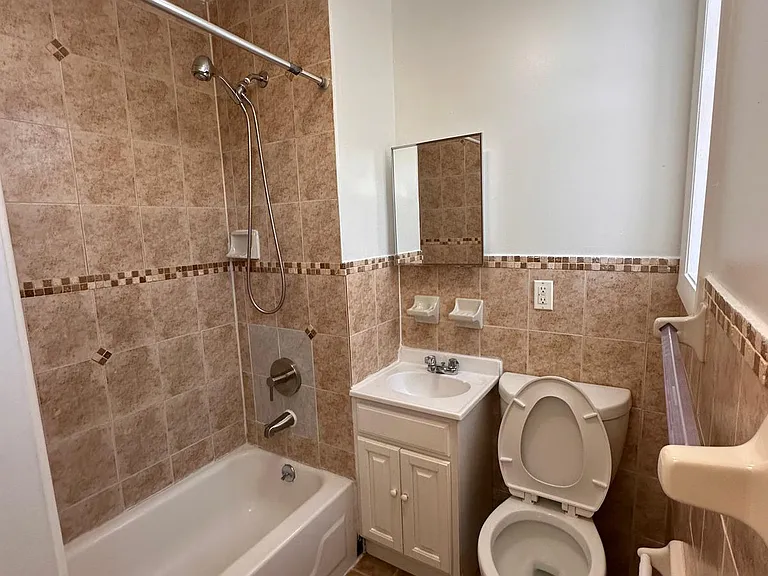 5902-04 Madison St #11A — Photo 7