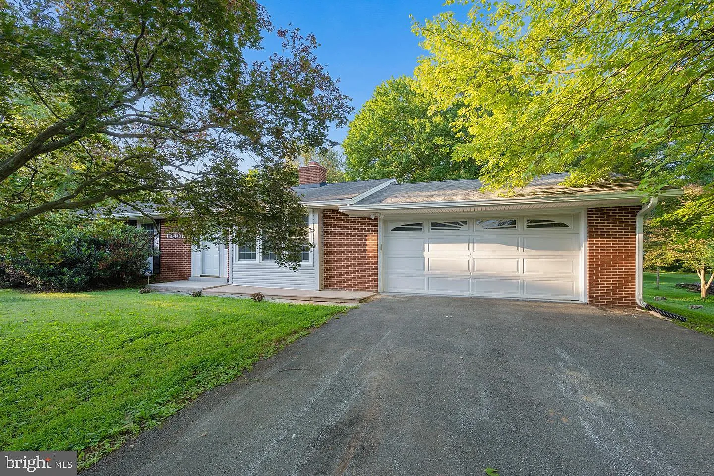 4 bed, 3.0 bath, 2344 sqft, $3,650 — Photo 2