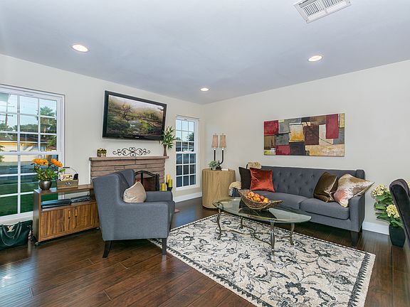Fireplace in Livingroom