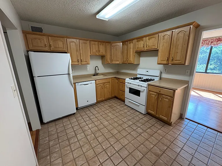 5225 Pooks Hill Rd #612N — Photo 4