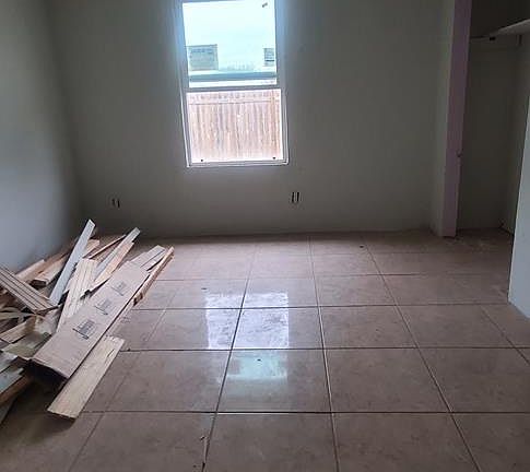 5th image of 318 Zaragoza St