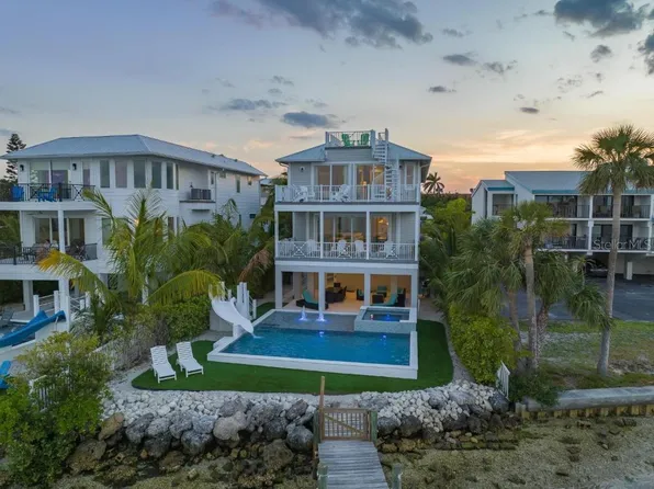 112 11th St S, Bradenton Beach, FL 34217