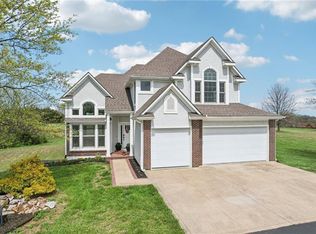 16374 Lake Point Dr, Bonner Springs, KS 66012