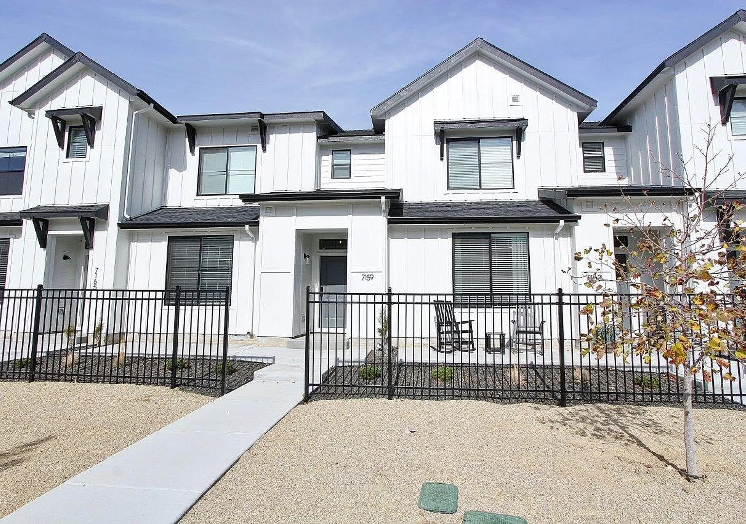 Immaculate Townhome in Barnwood — Photo 1