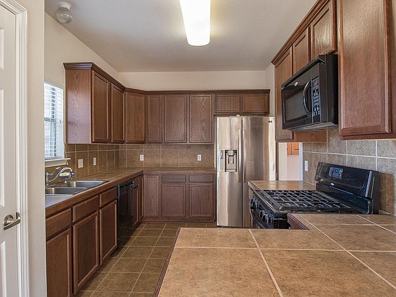 4th image of 10395 English Manor Dr