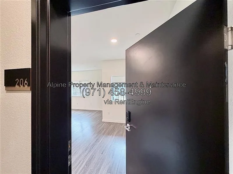 Studio, 1.0 bath, 457 sqft, $1,095 — Photo 1