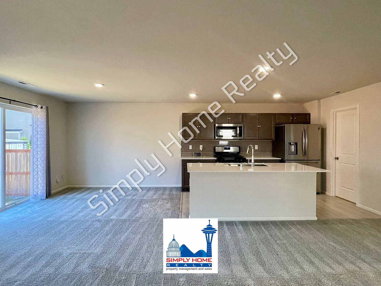 4 bed, 3.0 bath, 2500 sqft, $3,200 — Photo 3