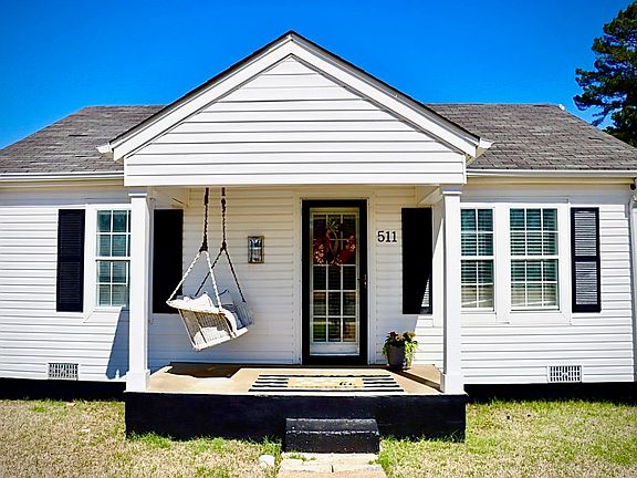 2nd image of 511 2nd St