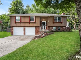 1014 Lindenwood Ln, Liberty, MO 64068
