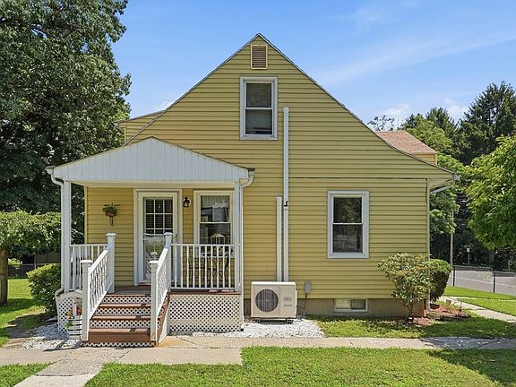 4th image of 85 Brook St