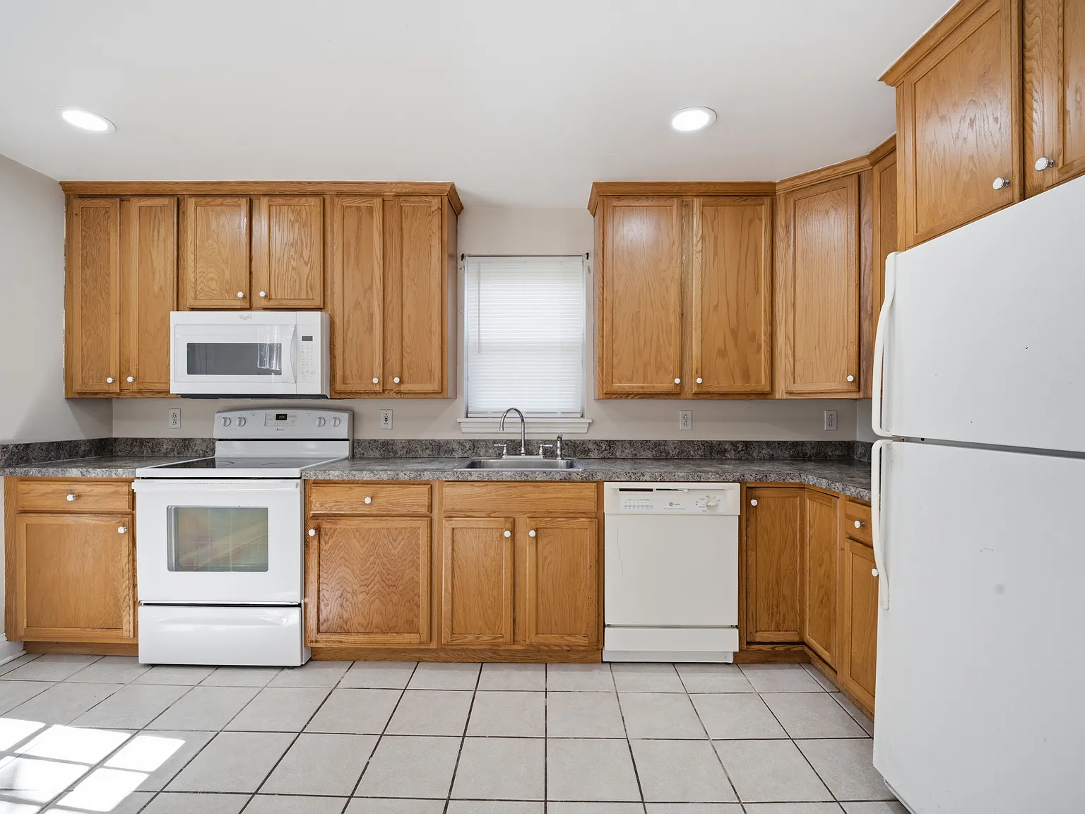 2 bed, 800 sqft, $1,595 — Photo 4
