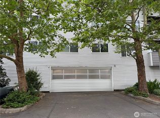 555 N 105th St UNIT 202, Seattle, WA 98133