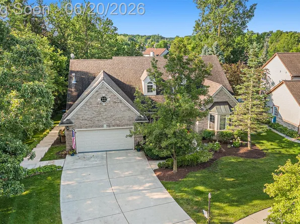 836 Townsend Dr, South Lyon, MI 48178