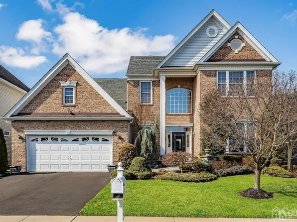 14 Riviera Dr, Monroe Township, NJ 08831
