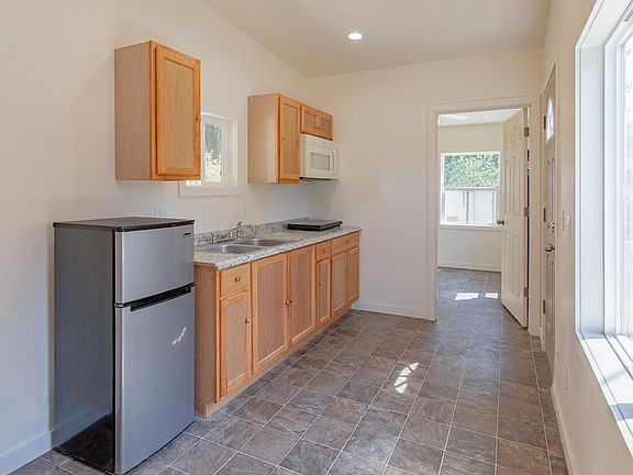 4th image of 3633 7th Ave SW #16
