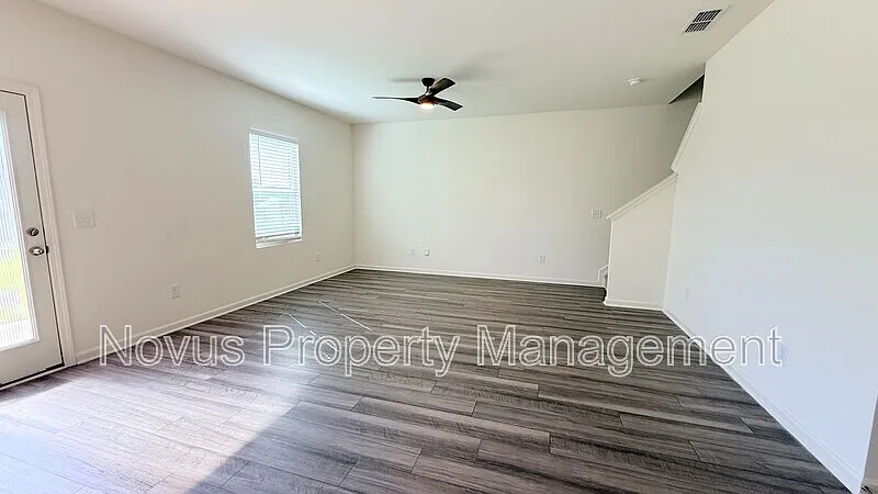 4 bed, 2.5 bath, 2132 sqft, $2,149 — Photo 4
