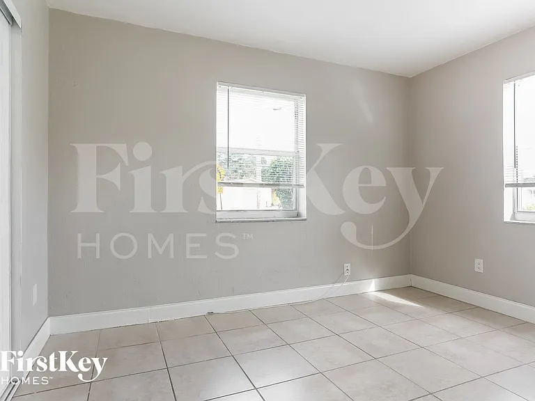 4531 NE 5th Ave — Photo 13