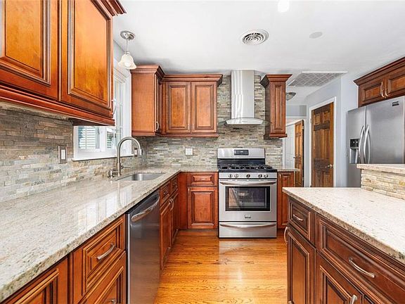 3rd image of 71 Orlando Dr