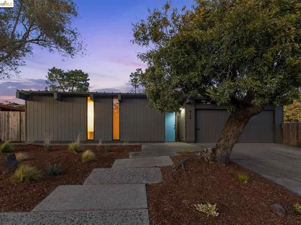 8156 Coach Dr, Oakland, CA 94605