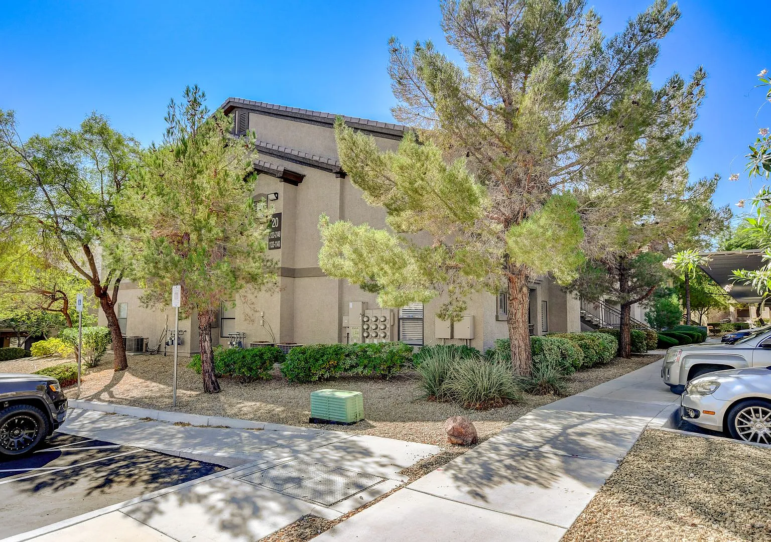 Two Bedroom Condo with 1 car detached Garage *Coming Soon* — Photo 2