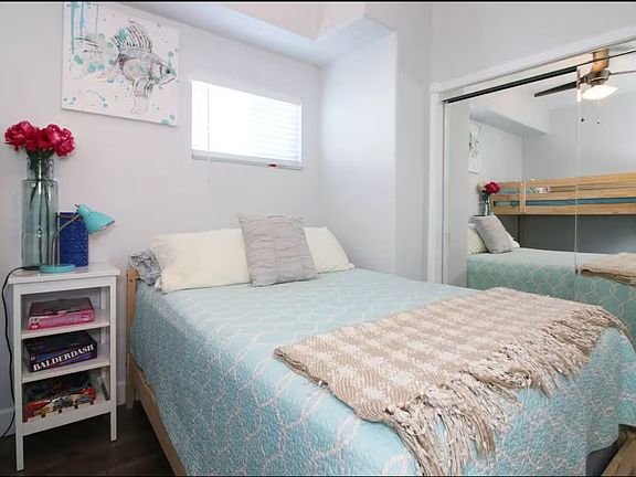 4th image of 1146 Garnet Ave