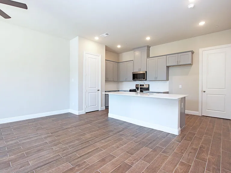 4255 Shavano Dr — Photo 9